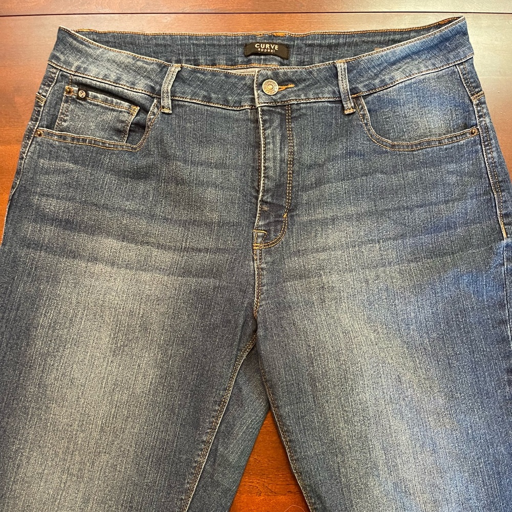 Curvy dark wash jeans, straight fit